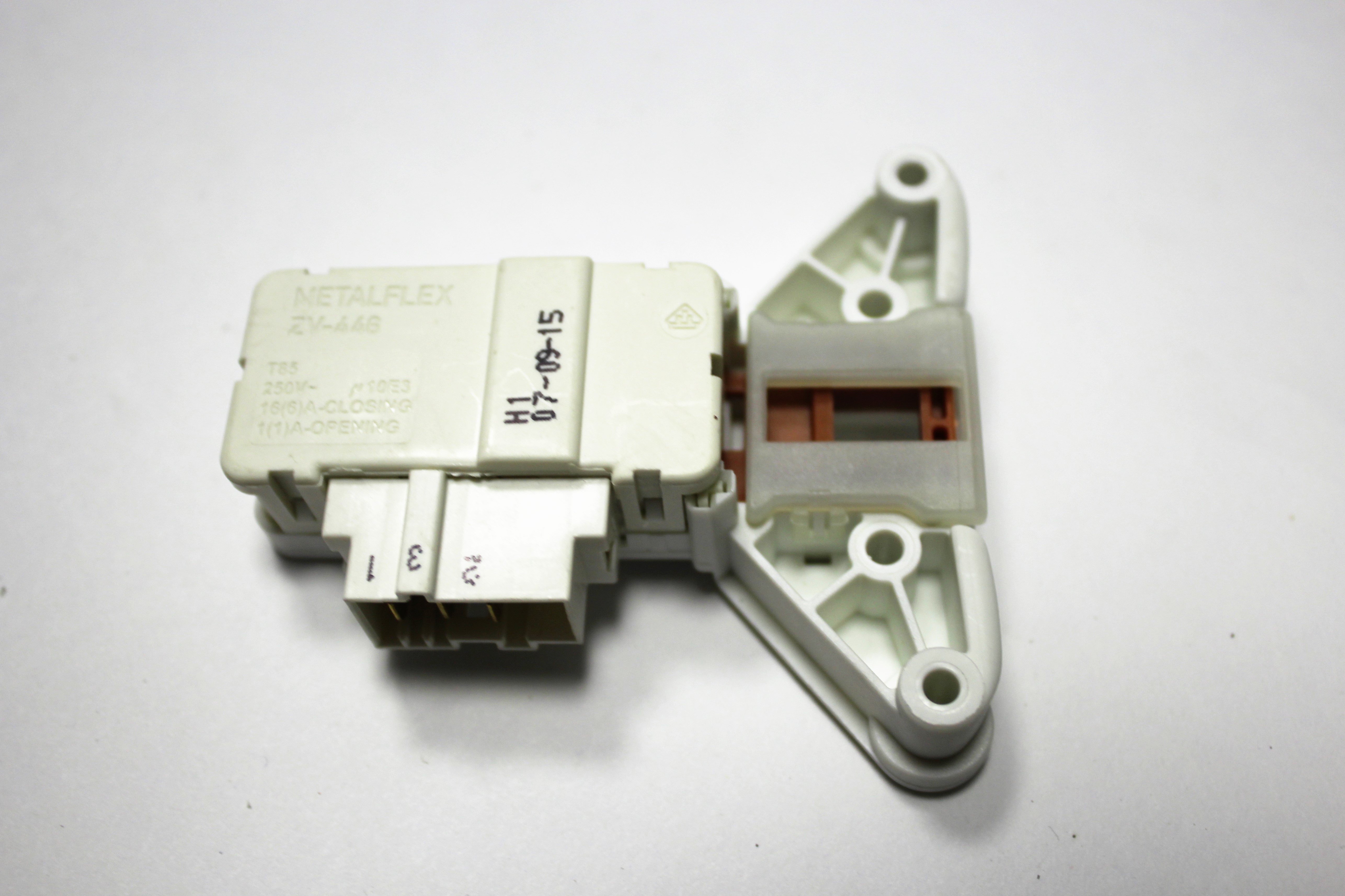 INT001AD Блокировка люка MetalFlex ZV446H1, зам. WF246, `AD4423, 68AK004, ARDO-651016770, 530001500,
