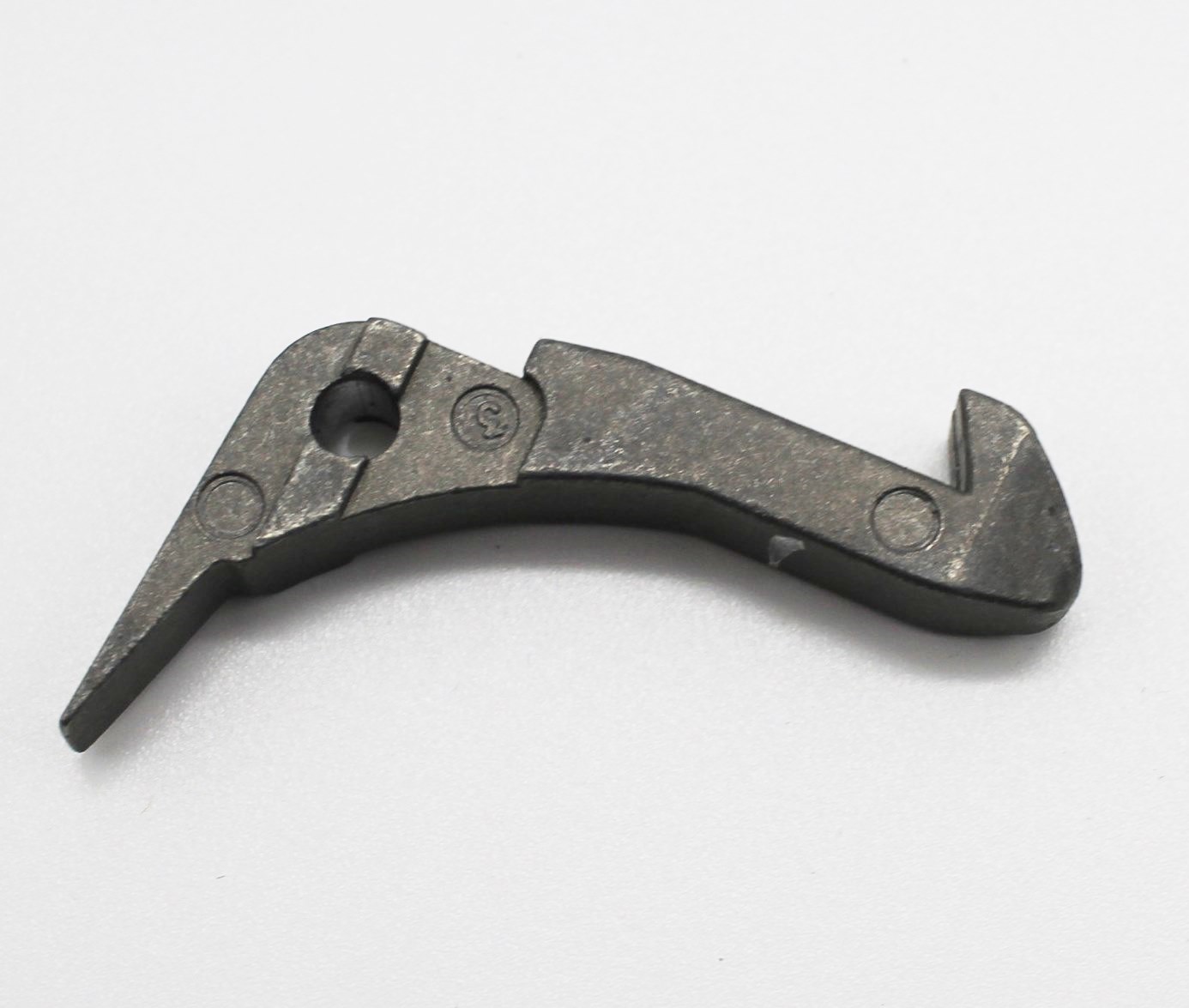 G182246 Крючок люка