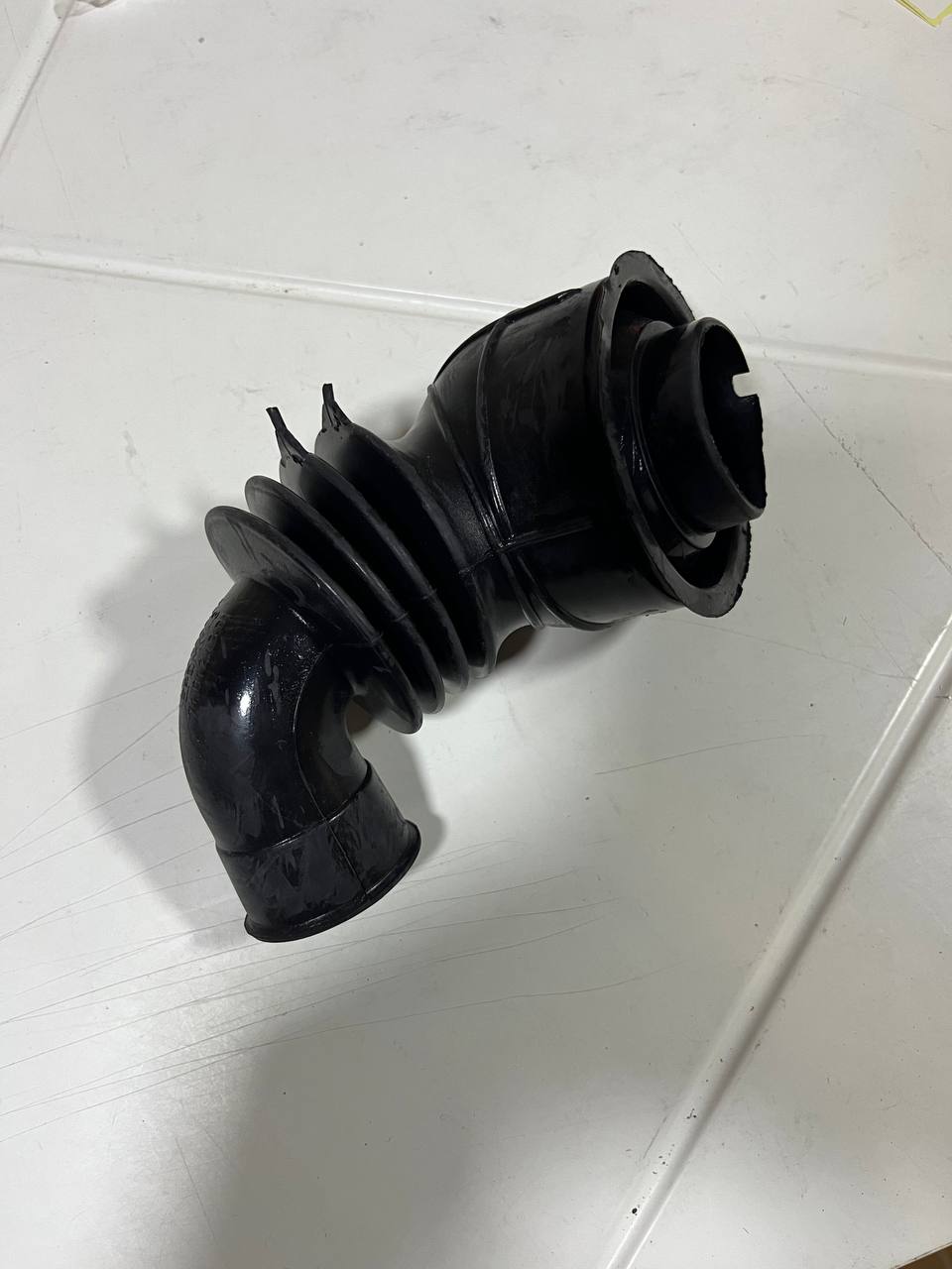 С00504197 Indesit Патрубок (бак-насос) для стиральных машин, 109648
